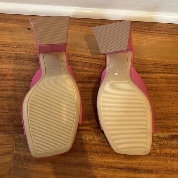 Hot pink heels - Picture 4 of 5